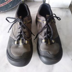 Keen Hiking Shoes Size 9